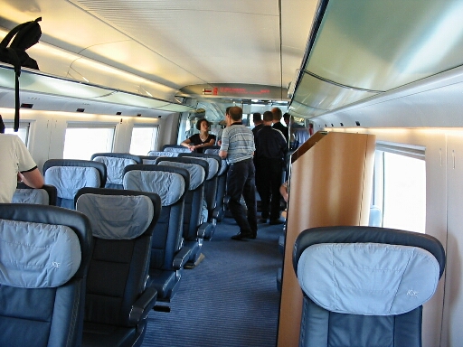 GEDRAENGEL VOR FUEHRERSTAND.JPG